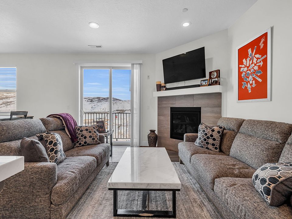 Property is Unfurnished. Photos for ideas only