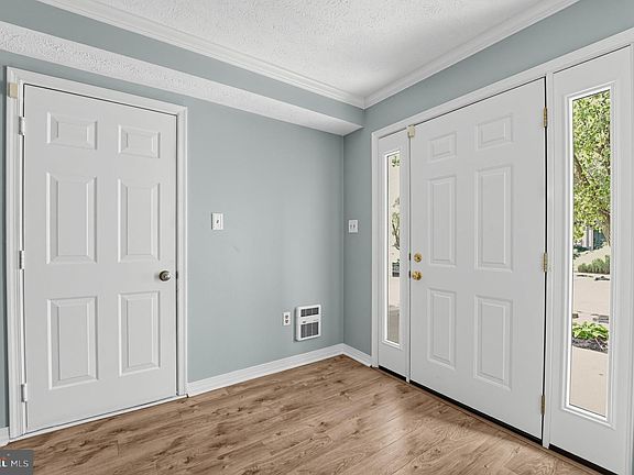 4th image of 2504 Smoketree Ln