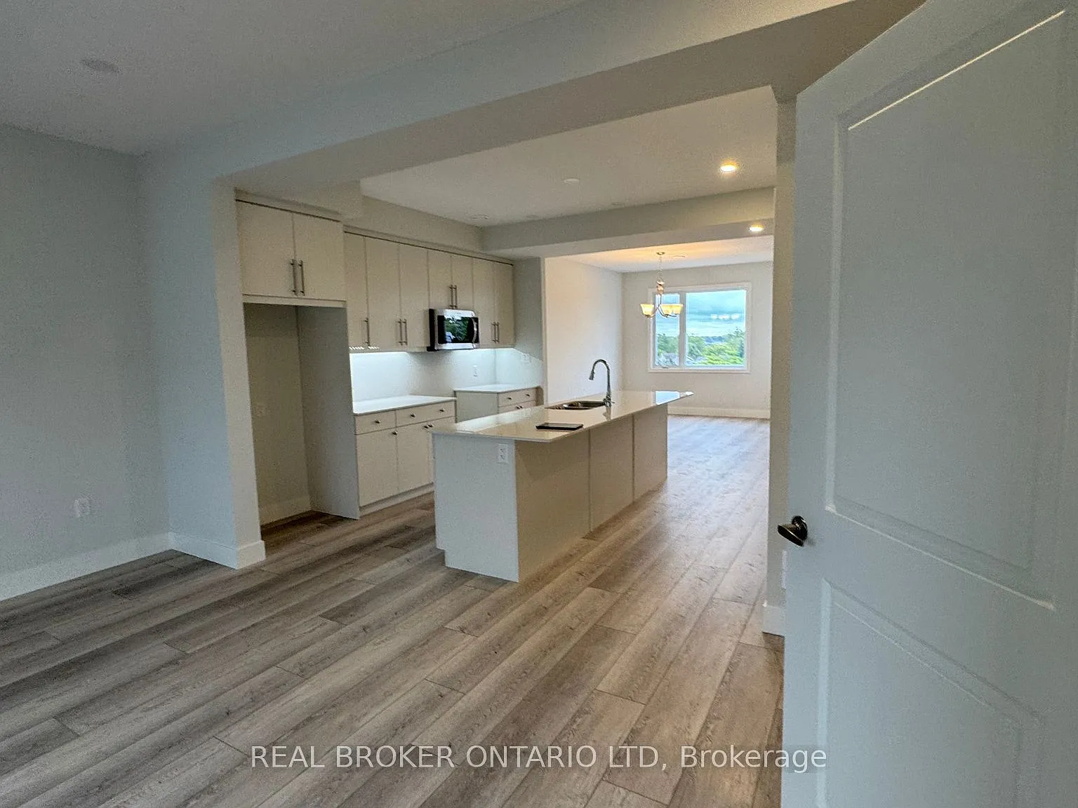 3 bed, $2,500 — Photo 3