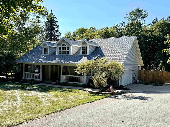 3rd image of 1190 N Hinterland Ct