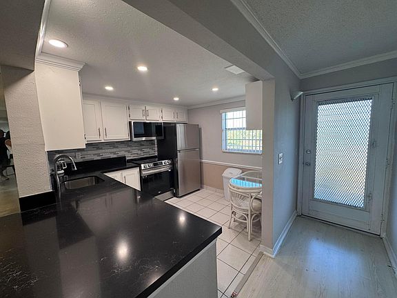 4th image of 300 NE 26th Avenue #4030