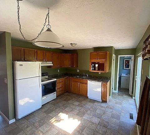 5th image of 230 Harriet St