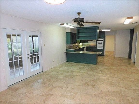 3rd image of 3004 Royal Dr