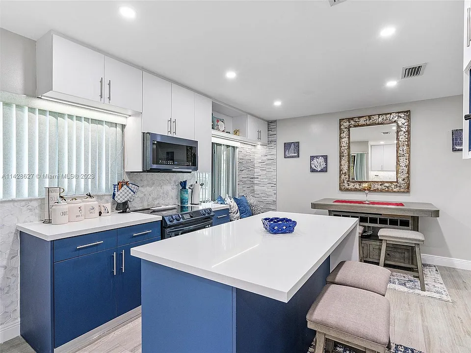 1441 Amanda St