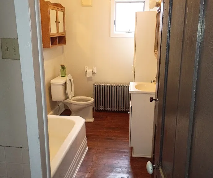 2nd floor full bath