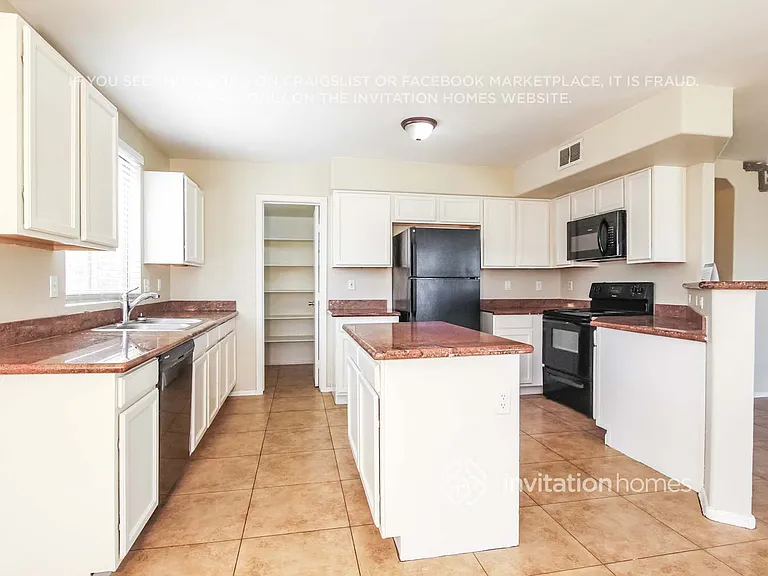 10307 W Denton Ln — Photo 6
