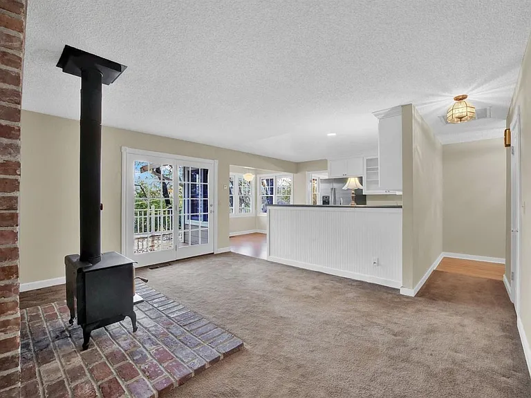 143 Ridgecrest Dr — Photo 4