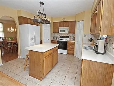 4th image of 305 Mossy Oak Dr