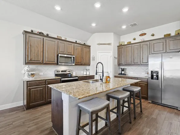 1413 Lakeview Dr, Azle, TX 76020