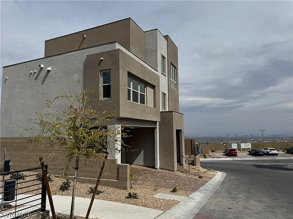 3 bed, 3.5 bath, 1899 sqft, $2,795 — Photo 4