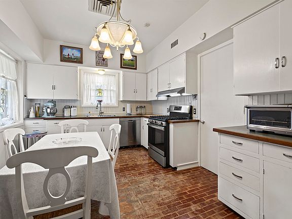 3rd image of 603 E Melton St