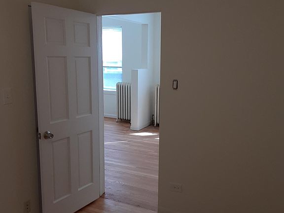 3rd image of 4850 W Hutchinson St #6B