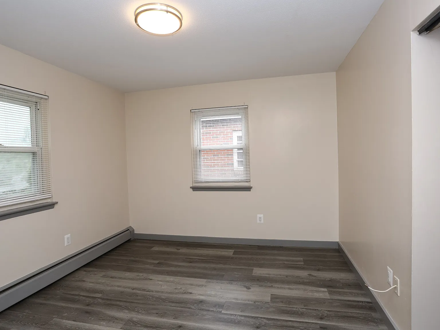 2 bed, 900 sqft, $1,600 — Photo 2