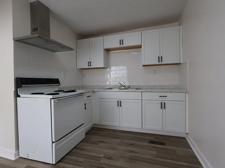 531 Smith St #Z4 — Photo 1