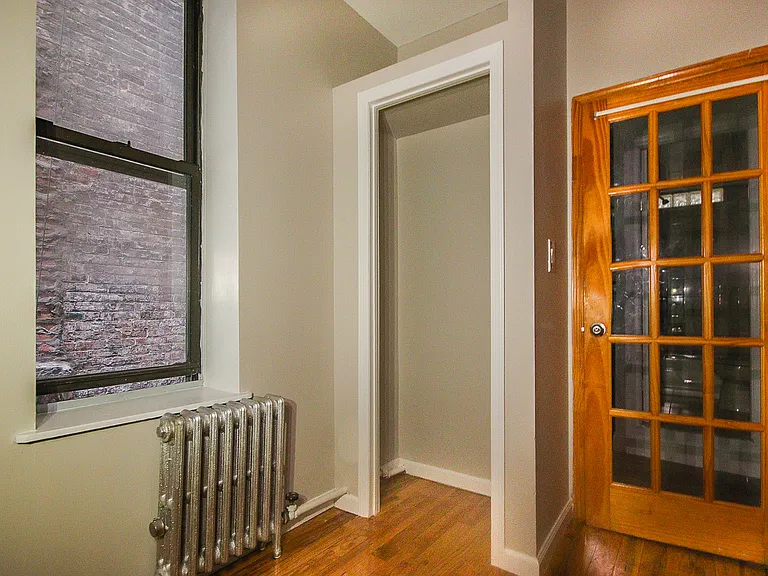 622 E 11th St #3 — Photo 9