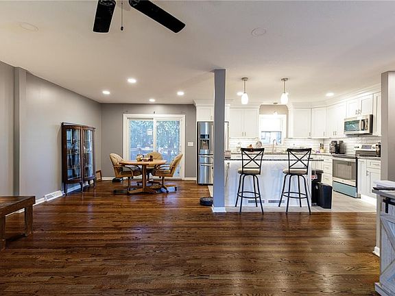3rd image of 10900 W 91st St