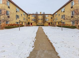 2123 Howard St APT 1H, Evanston, IL 60202