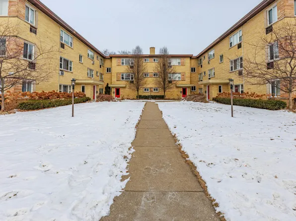2123 Howard St APT 1H, Evanston, IL 60202
