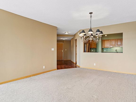 4th image of 168 6th St E Unit 3702