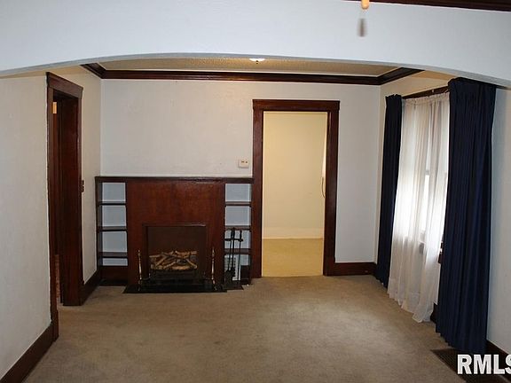 3rd image of 2228 N Ellis St