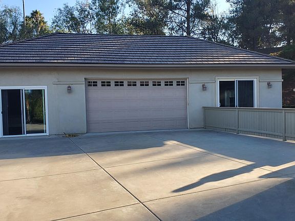 3rd image of 2216 Eucalyptus Ave #A