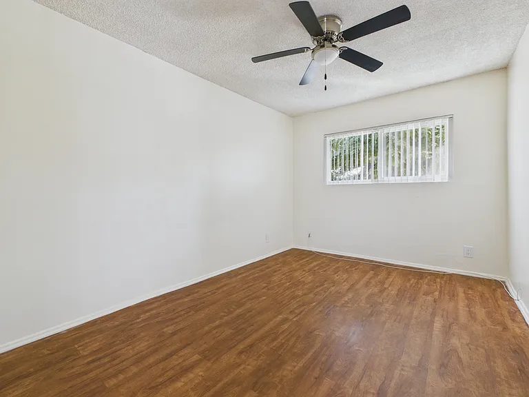 Sepulveda Manhattan Apartments — Photo 9