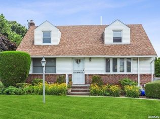 75 Edwards Pl, Valley Stream, NY 11580
