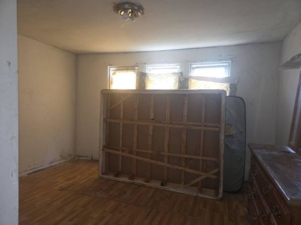 chicago-illinois-2143591382 picture