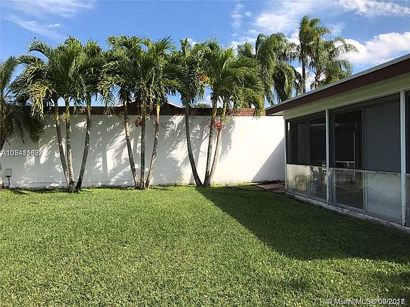 3rd image of 16541 Country Club Cres