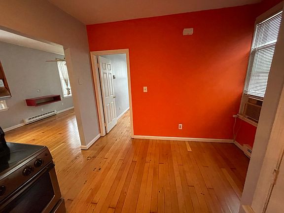 4th image of 211 Main St APT 3
