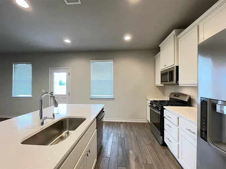 1602 Jacey Way — Photo 8