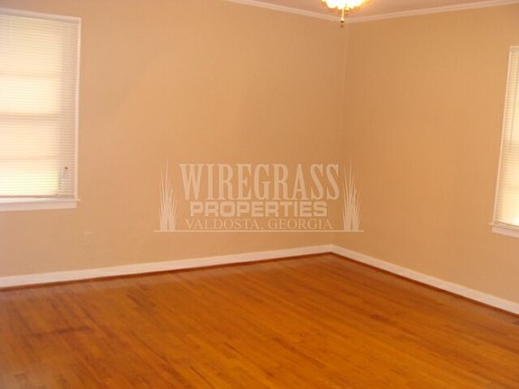 3rd image of 2107 Hillcrest Dr