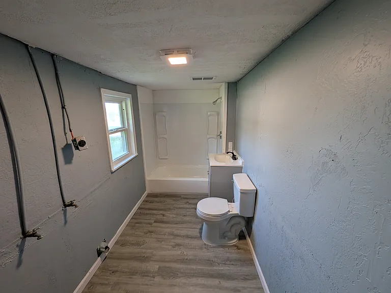 409 S 2nd St — Photo 5