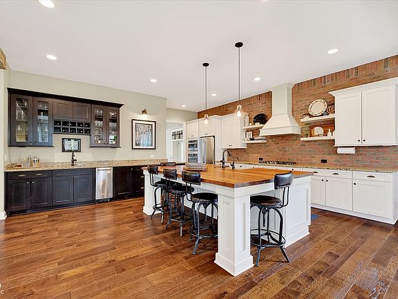 2nd image of 628 Woodbury Hill Dr