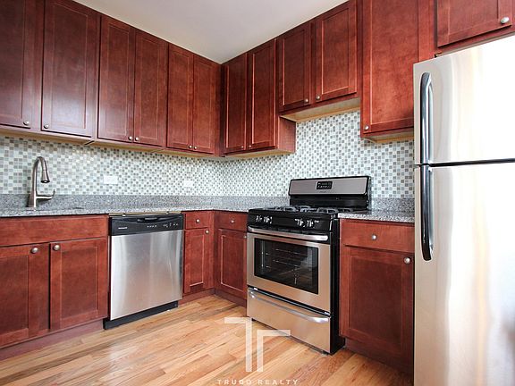 4th image of 4425 N Wolcott Ave #3