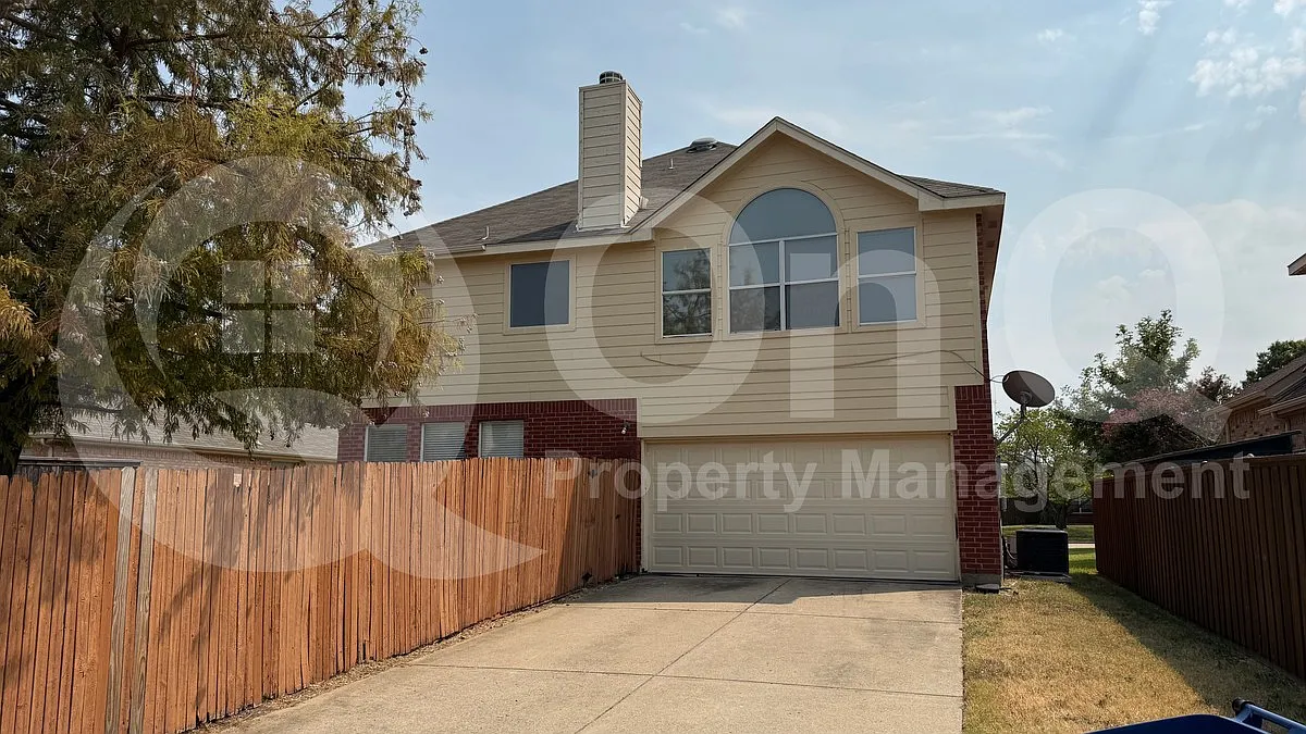 4 bed, 3.0 bath, 2630 sqft, $2,850 — Photo 4