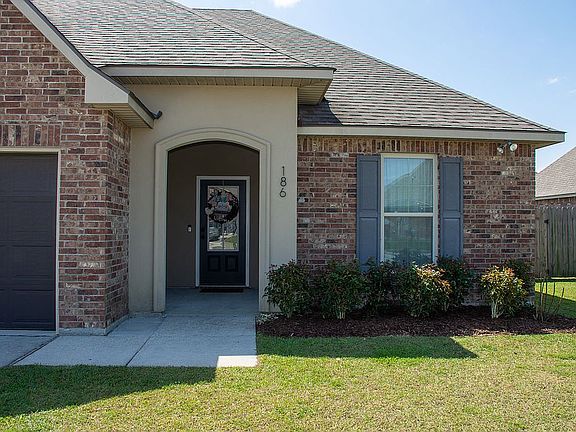 3rd image of 186 Carriage Way