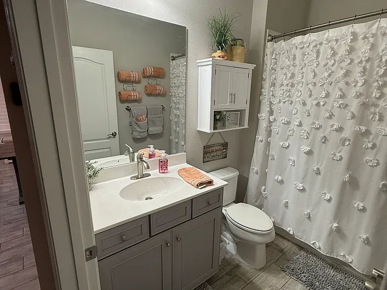 Bathroom #2 (Located right outside Bedroom #2 and #3)