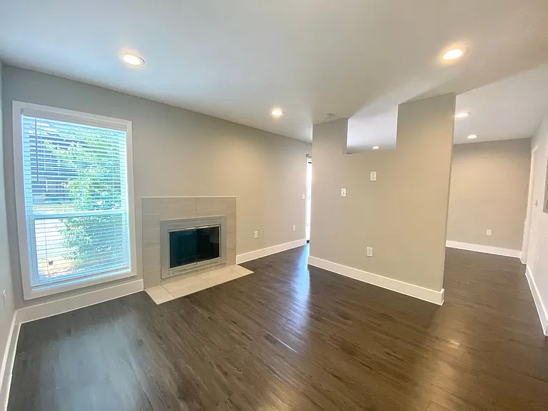 935 La Posada Dr #141 — Photo 5