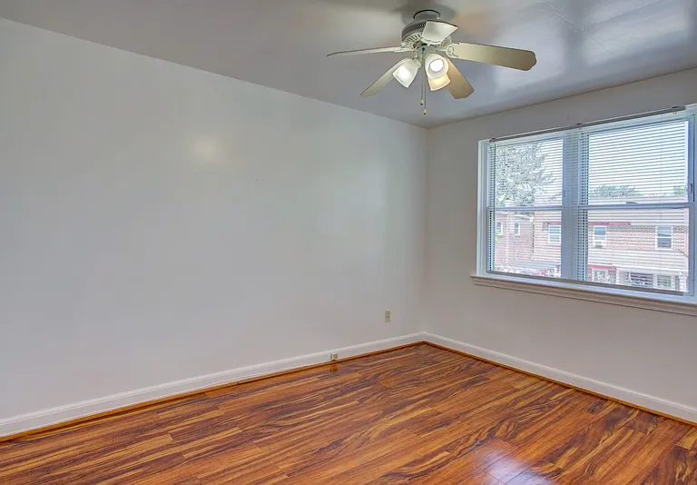 730 E Madison St — Photo 15