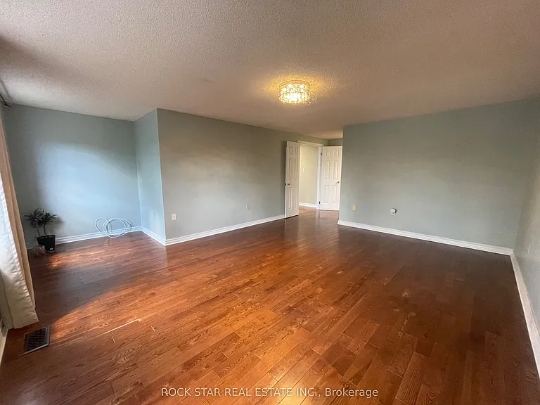 106 Milbourne Cres — Photo 18