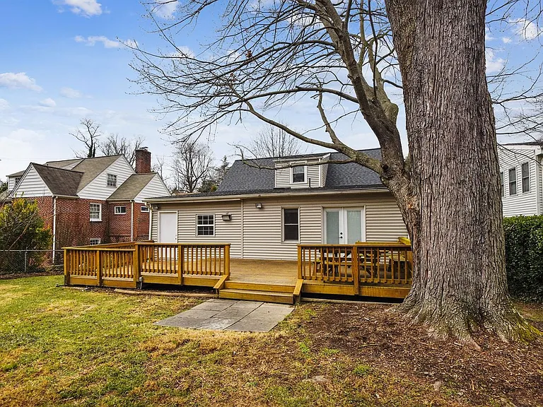 210 E Hamilton Ave — Photo 46