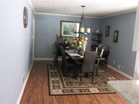 4th image of 1902 N Oak Dr