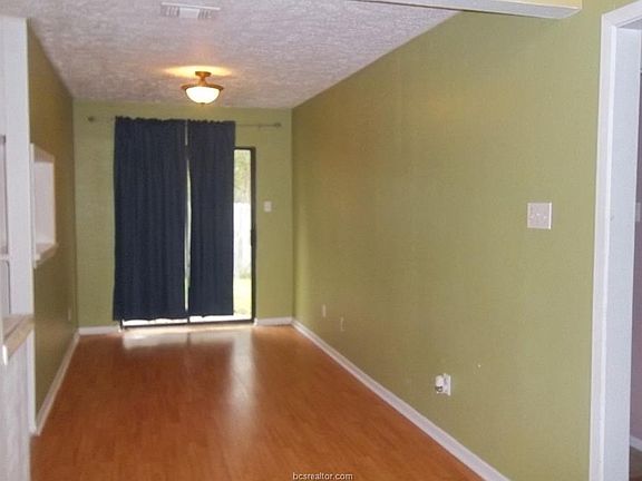4th image of 2310 W Creek Ln