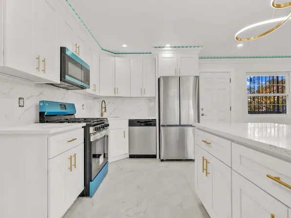 780 Hendrix Street image 2 of 25