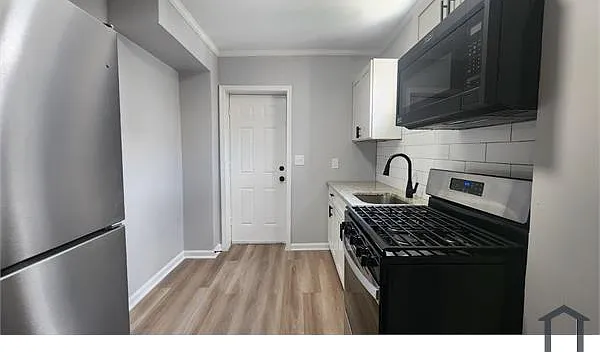 3 bed, 1300 sqft, $1,895 — Photo 2
