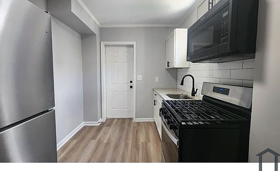2nd image of 2121 Presbury St