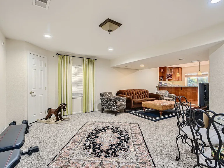 9805 Cypress Point Cir — Photo 34
