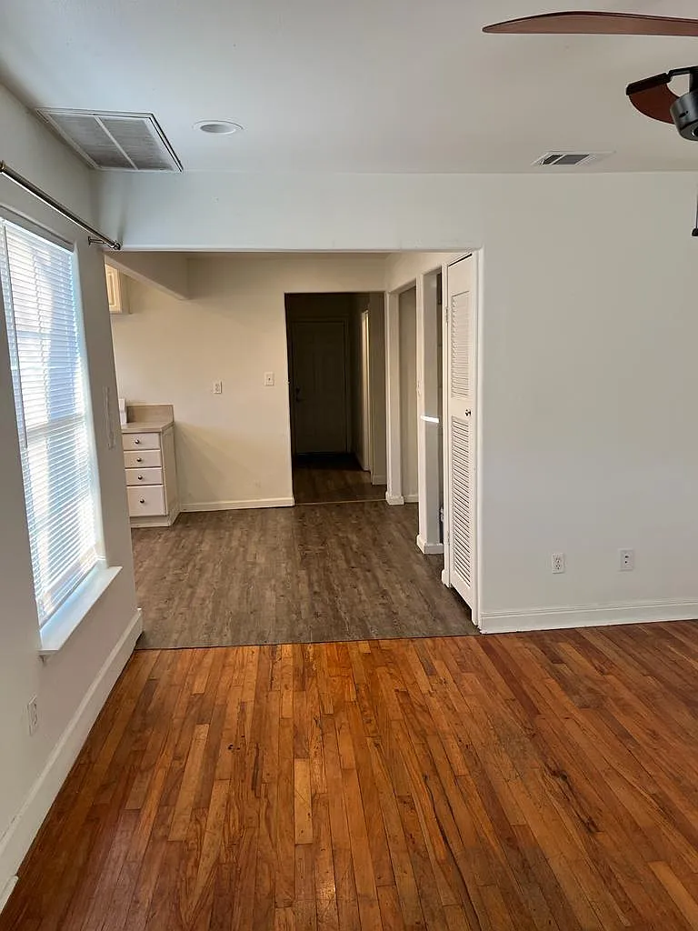 5 bed, 2.0 bath, 1334 sqft, $3,000 — Photo 3