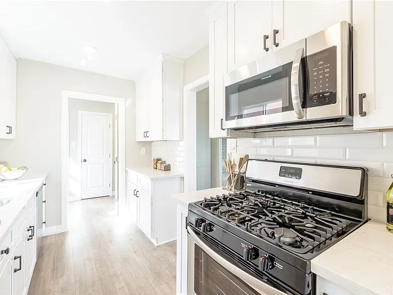 7727 S Normandie Ave — Photo 16